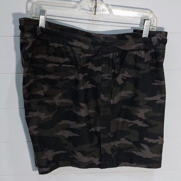 Athleta Camo Farallon Women's 20 Shorts Green Drawstring Elastic Waist NEW! - Picture 5 of 11